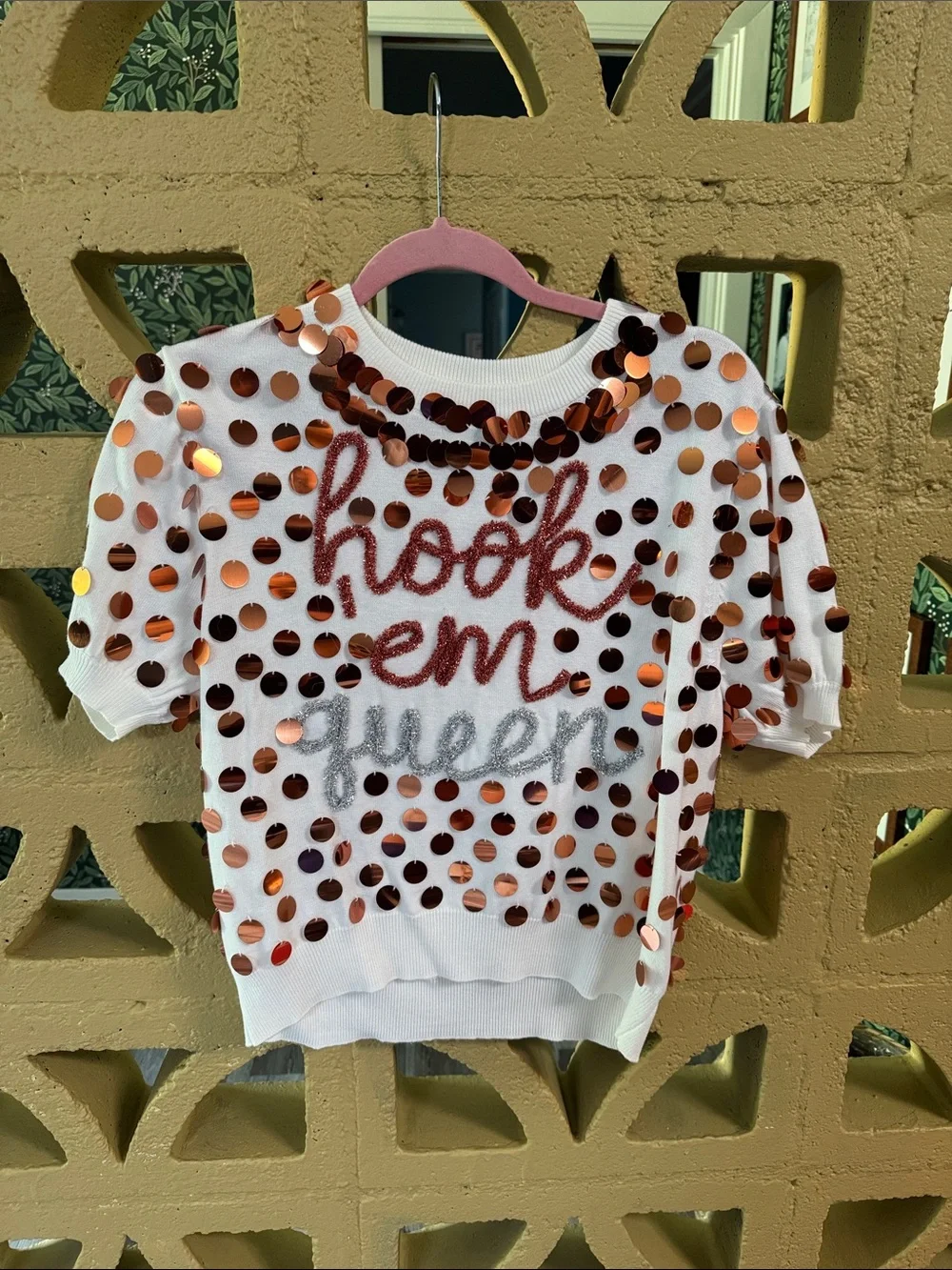 Sequin Dot 'Hook Em Queen' White Queen of Sparkles Top size Small